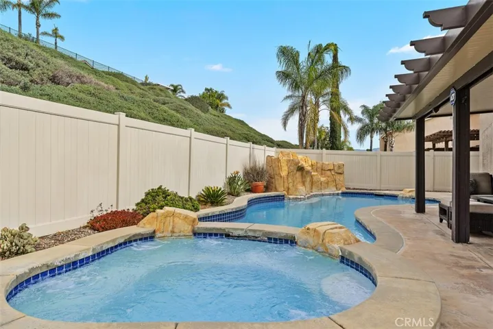 Newly Plastered Pool in 2021! Enjoy a Swim and a Spa!