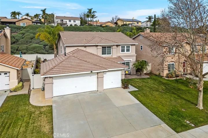 This driveway features amble extra parking spaces.