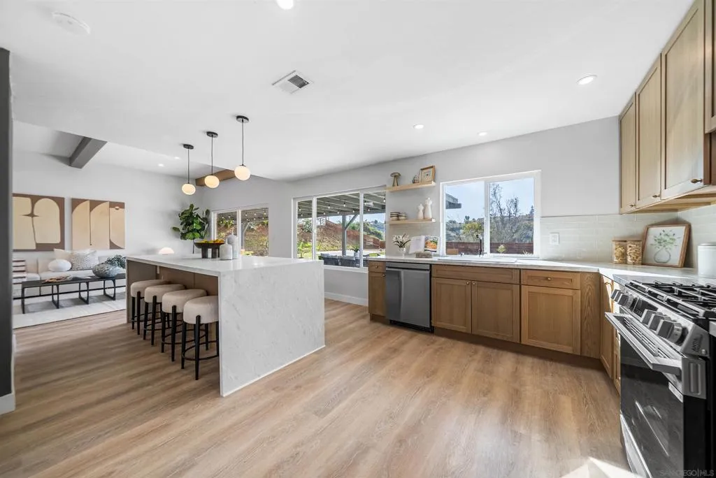 4020 Tim St, Bonita, California 91902 home-pic-3