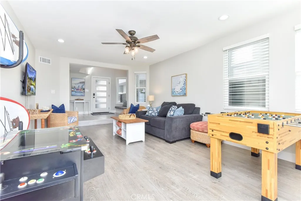 16791 Bayview Drive, Huntington Beach, California 92649 home-pic-20