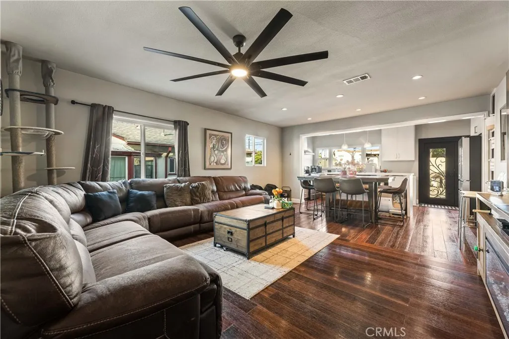 1652 La Golondrina, Alhambra, California 91803 home-pic-4