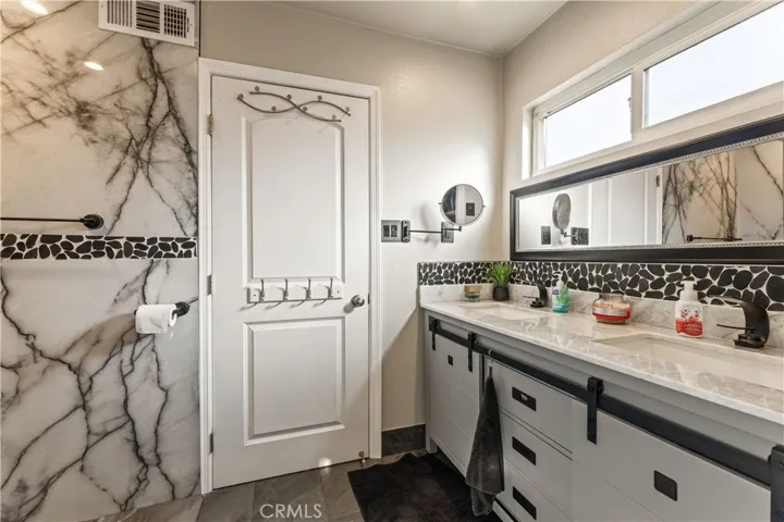 bathroom-master suite