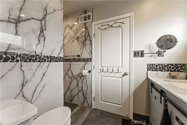 bathroom-master suite