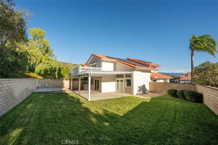 Large wrap-around yard