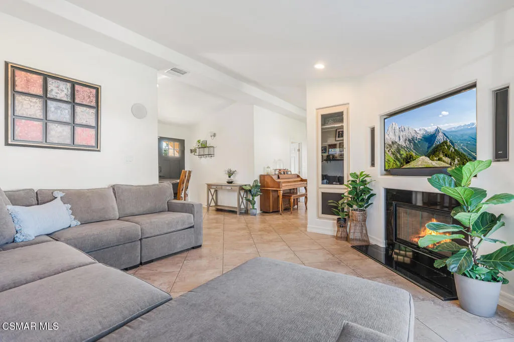 807 Briar Cliff Road, Thousand Oaks, California 91360 home-pic-6