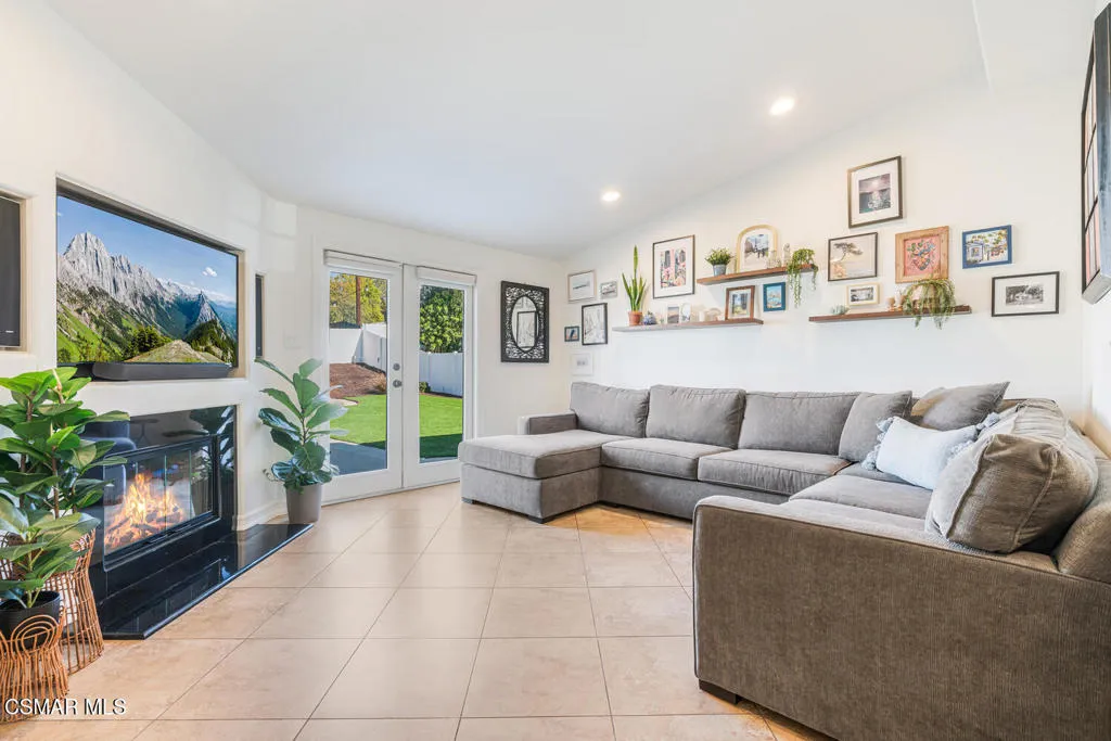 807 Briar Cliff Road, Thousand Oaks, California 91360 home-pic-7
