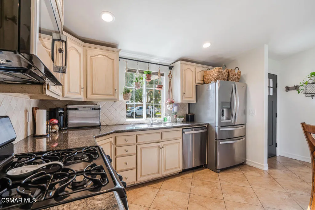 807 Briar Cliff Road, Thousand Oaks, California 91360 home-pic-5