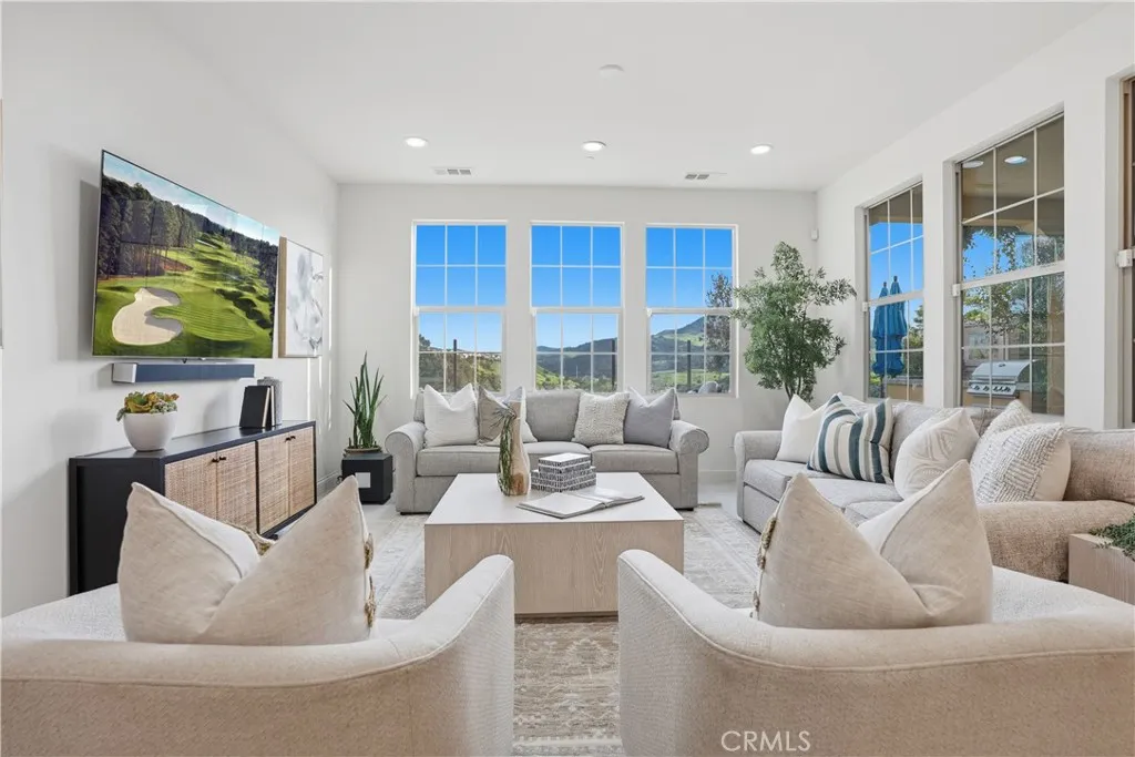 117 Cerrero Court, Rancho Mission Viejo, California 92694 home-pic-17
