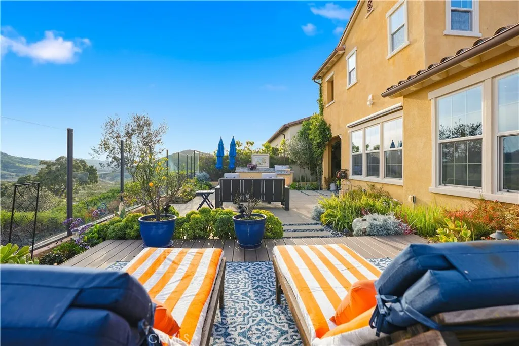 117 Cerrero Court, Rancho Mission Viejo, California 92694 home-pic-2