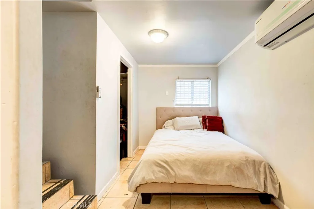 201 S Benton, Los Angeles, California 90057 home-pic-36