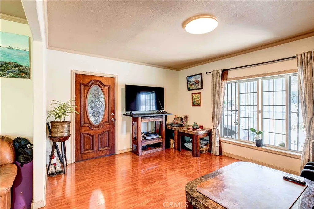 201 S Benton, Los Angeles, California 90057 home-pic-10
