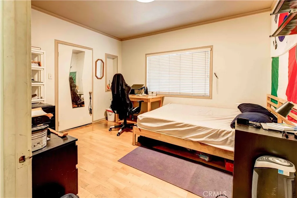 201 S Benton, Los Angeles, California 90057 home-pic-25