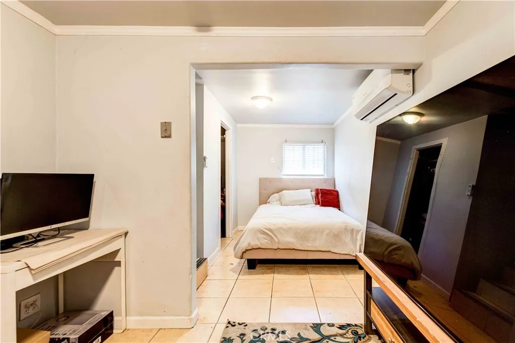 201 S Benton, Los Angeles, California 90057 home-pic-35