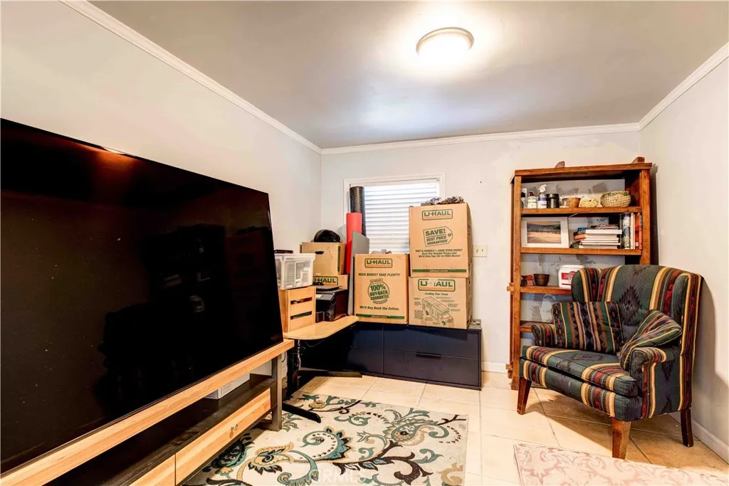 201 S Benton, Los Angeles, California 90057 home-pic-34