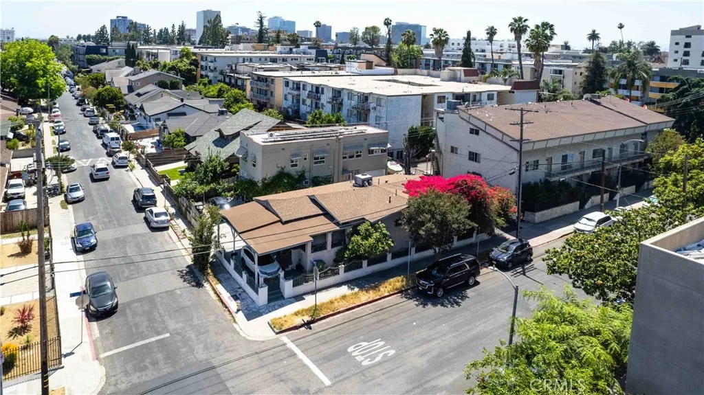201 S Benton, Los Angeles, California 90057 home-pic-1