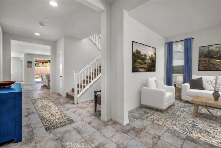  Entrance -virtually staged-