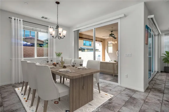 Dining-virtually staged