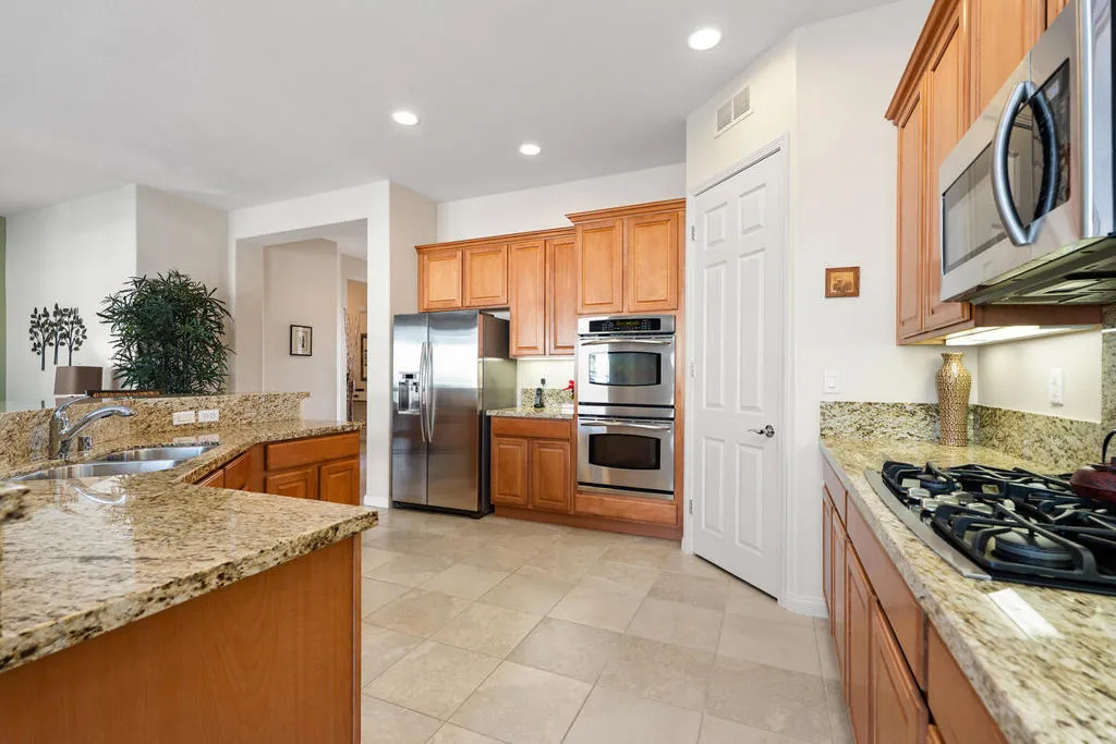 81450 Avenida Altamira, Indio, California 92203 home-pic-11