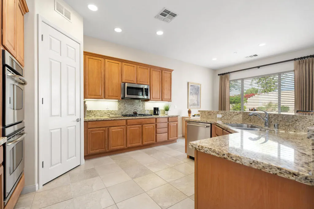 81450 Avenida Altamira, Indio, California 92203 home-pic-10