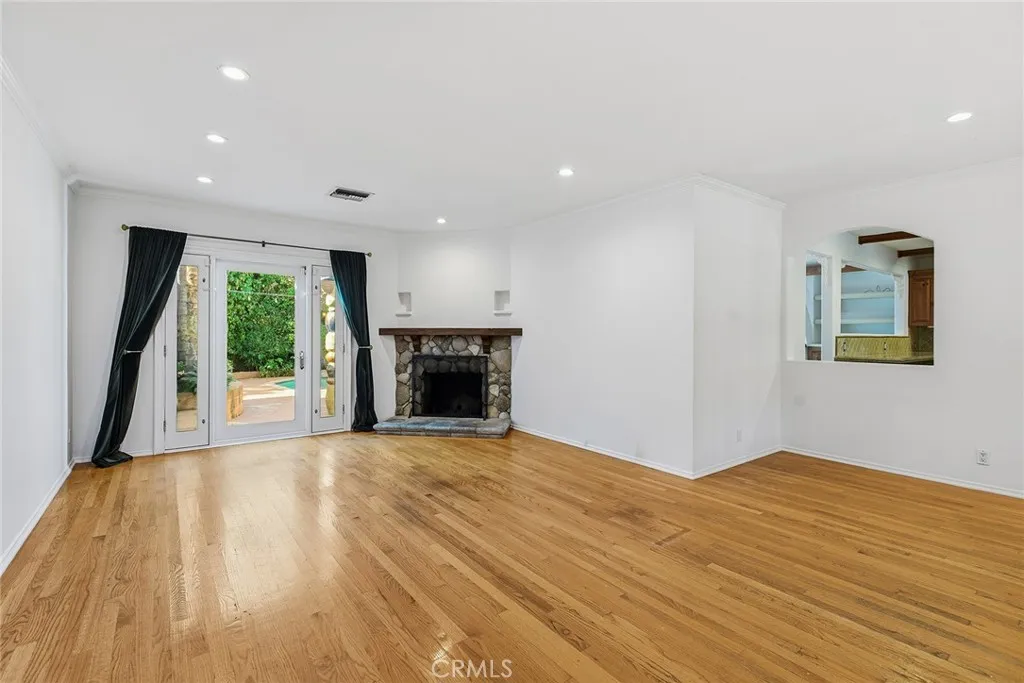5237 Oakdale, Woodland Hills, California 91364 home-pic-16