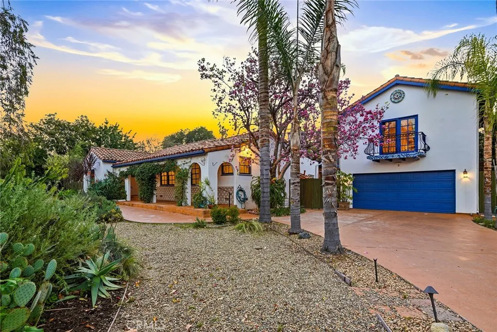 5237 Oakdale, Woodland Hills, California 91364 home-pic-1