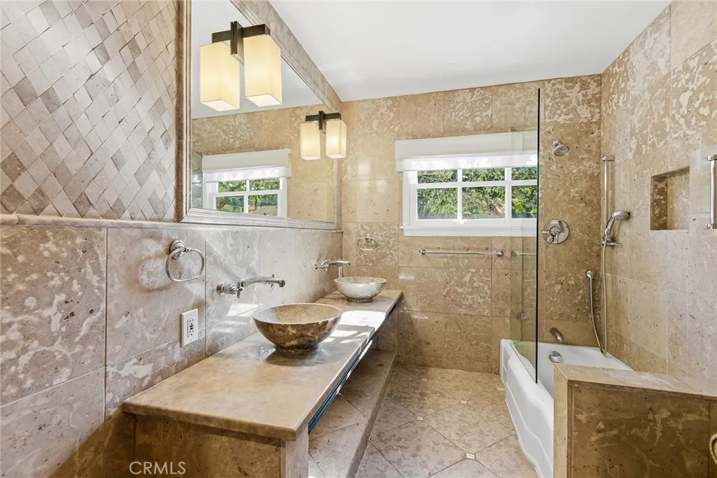 5237 Oakdale, Woodland Hills, California 91364 home-pic-26