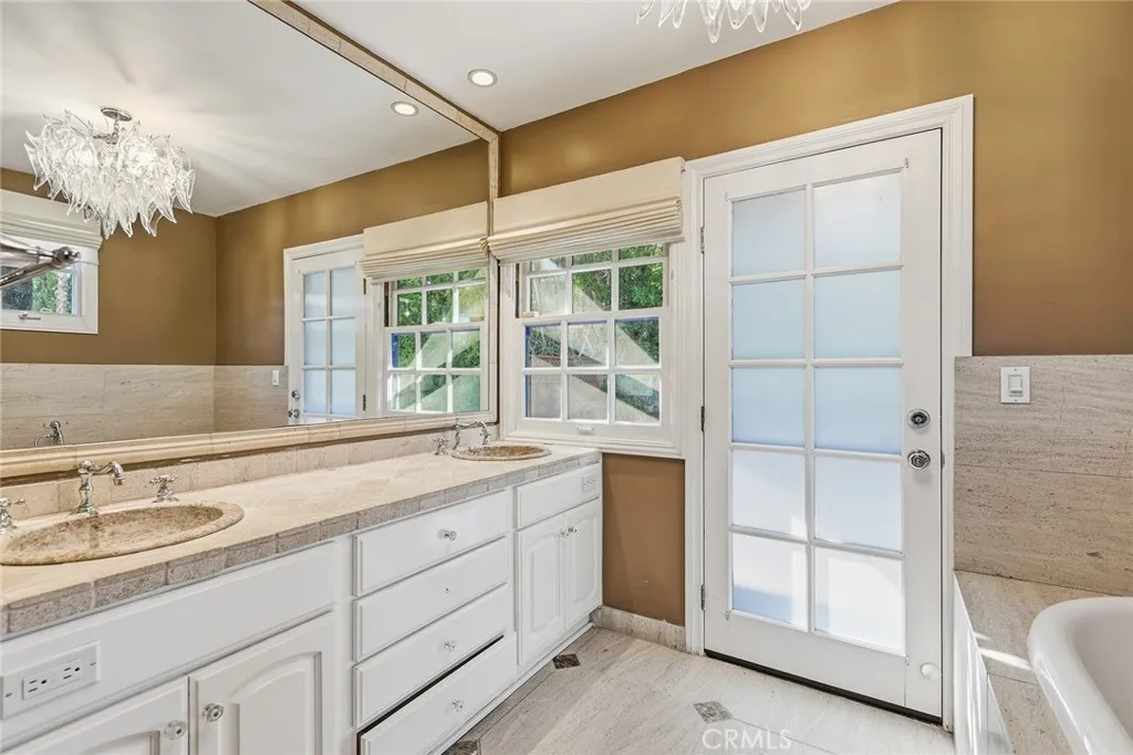 5237 Oakdale, Woodland Hills, California 91364 home-pic-30