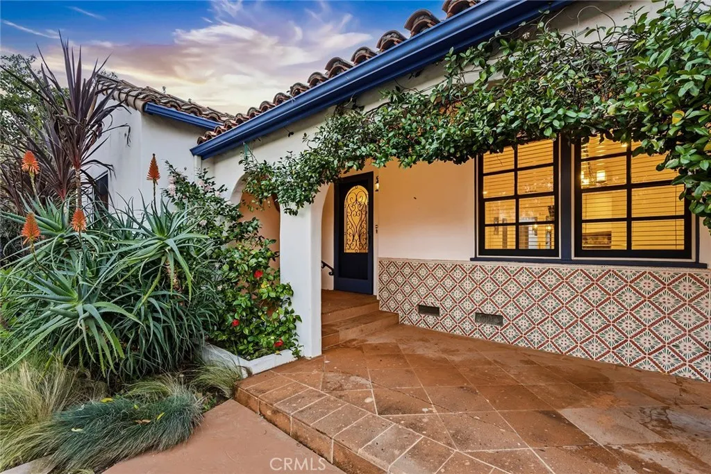 5237 Oakdale, Woodland Hills, California 91364 home-pic-7
