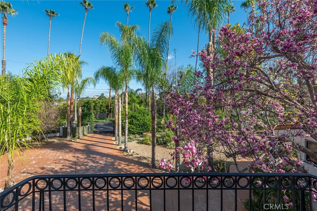 5237 Oakdale, Woodland Hills, California 91364 home-pic-37