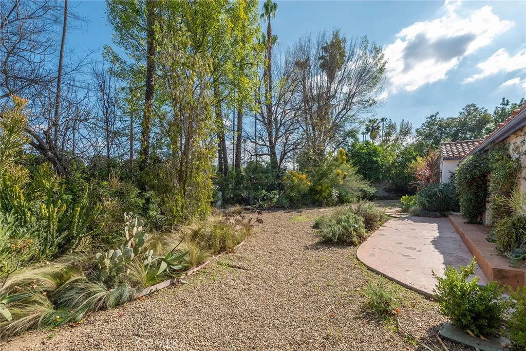 5237 Oakdale, Woodland Hills, California 91364 home-pic-5
