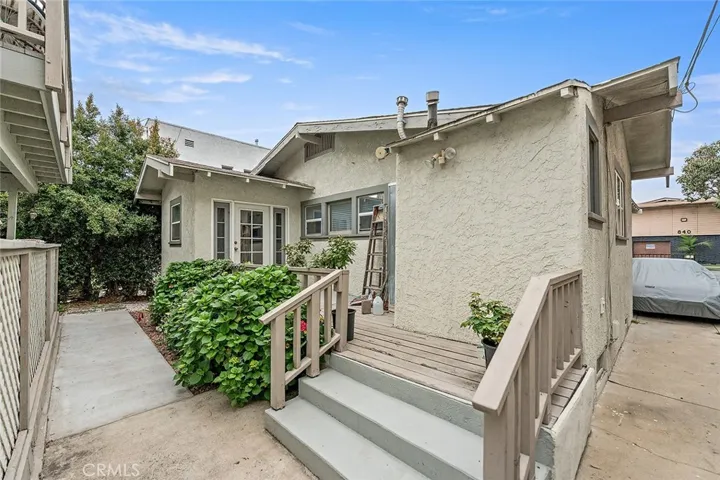 905 Gardenia, Long Beach, California 90813