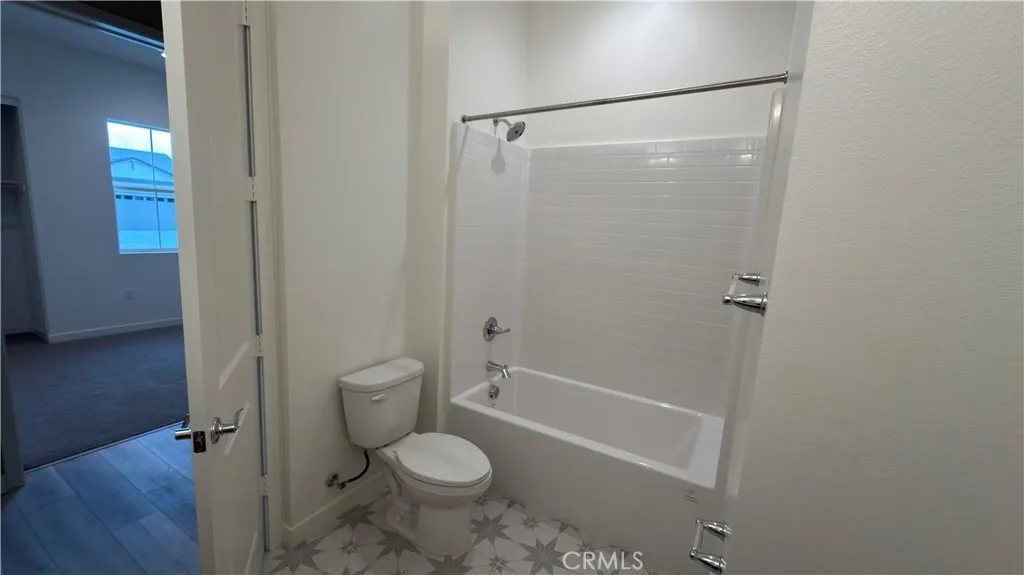 6438 Castle Crags Avenue, Hesperia, California 92345 home-pic-6