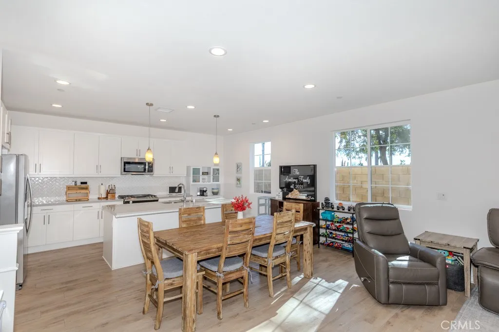 7082 Mallow Drive 2, Fontana, California 92336 home-pic-16