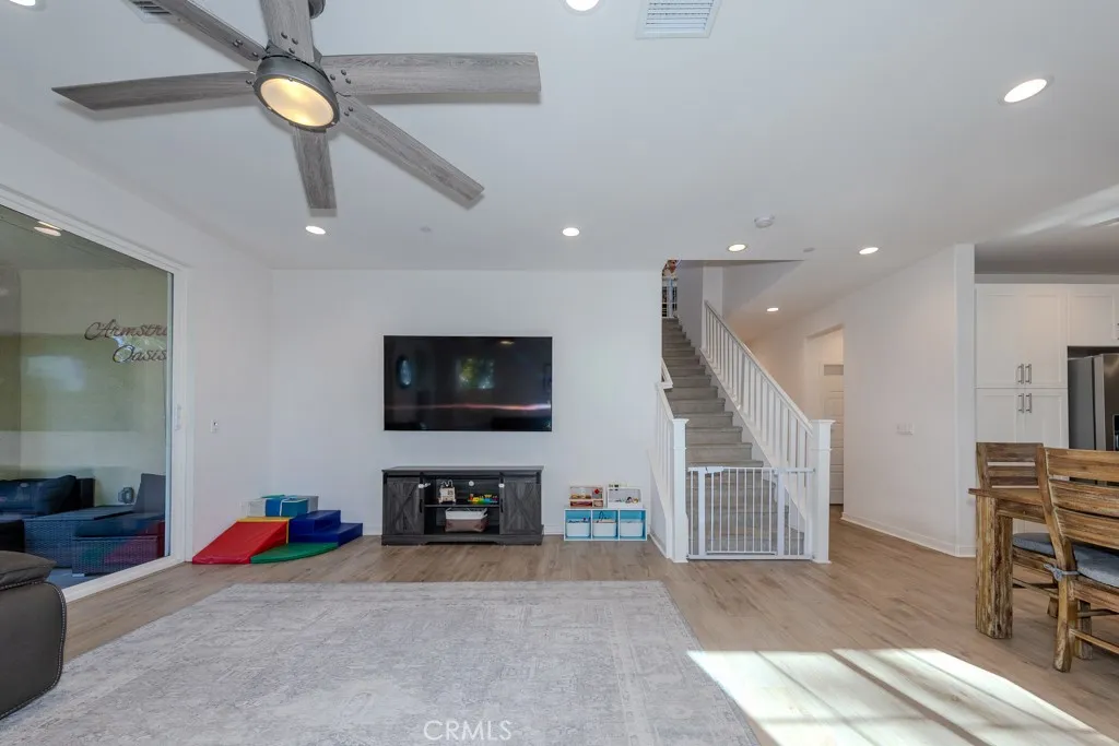 7082 Mallow Drive 2, Fontana, California 92336 home-pic-11