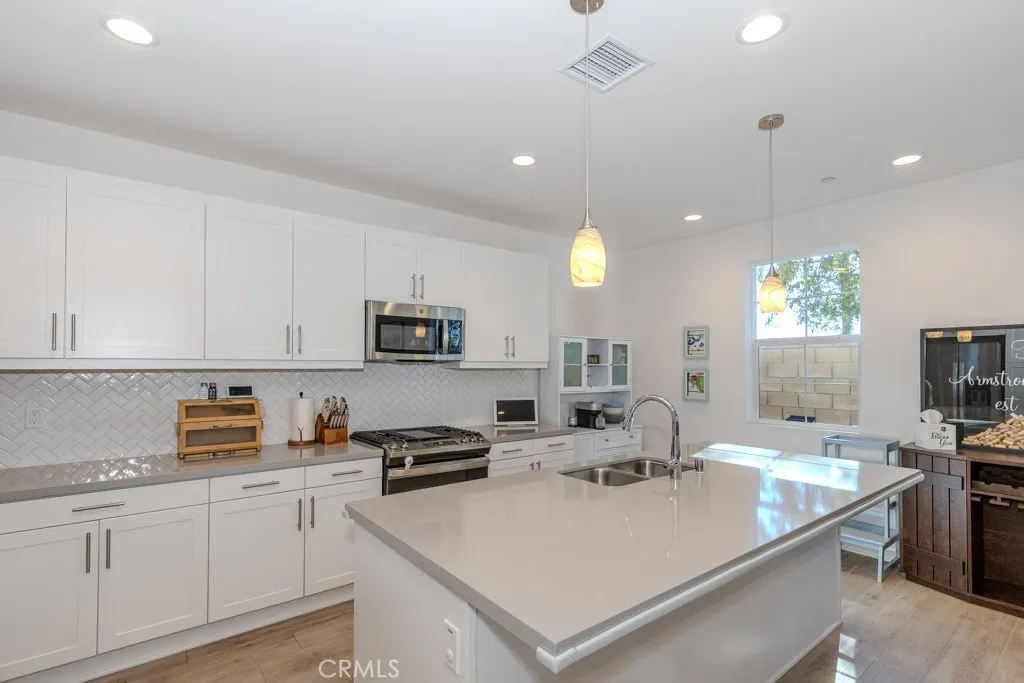 7082 Mallow Drive 2, Fontana, California 92336 home-pic-18