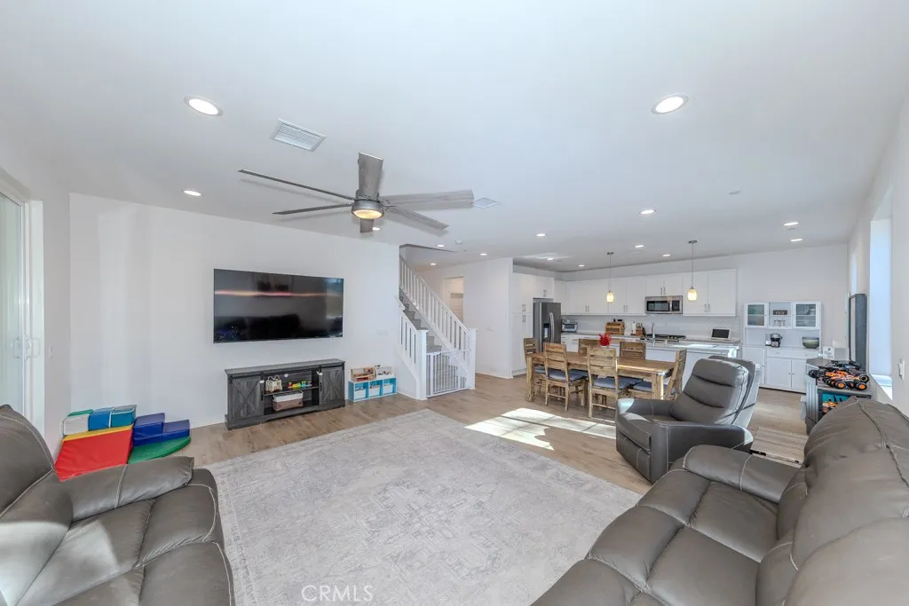 7082 Mallow Drive 2, Fontana, California 92336 home-pic-10