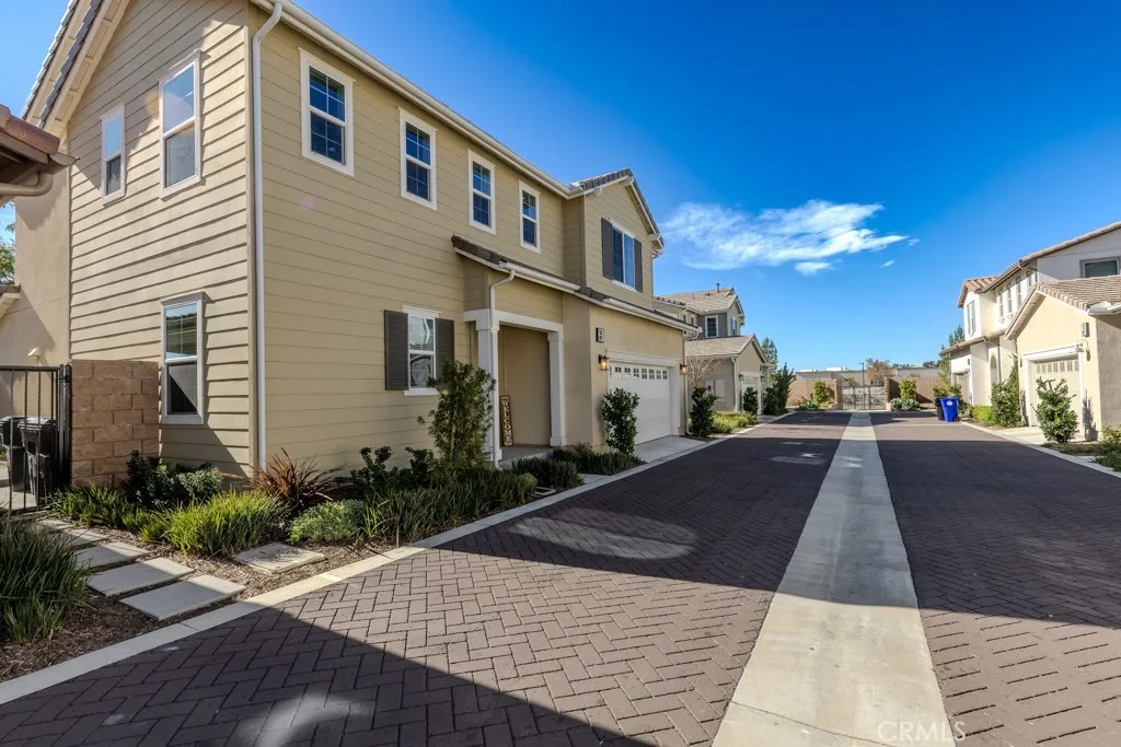 7082 Mallow Drive 2, Fontana, California 92336 home-pic-4