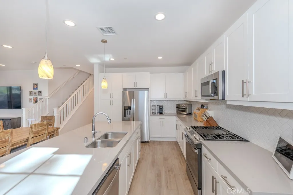 7082 Mallow Drive 2, Fontana, California 92336 home-pic-20