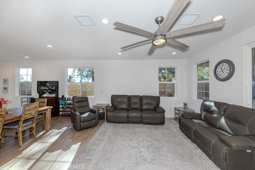 7082 Mallow Drive 2, Fontana, California 92336 home-pic-12