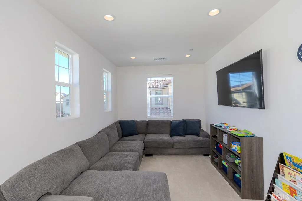 7082 Mallow Drive 2, Fontana, California 92336 home-pic-27