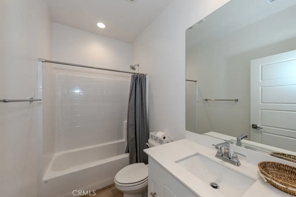 7082 Mallow Drive 2, Fontana, California 92336 home-pic-24