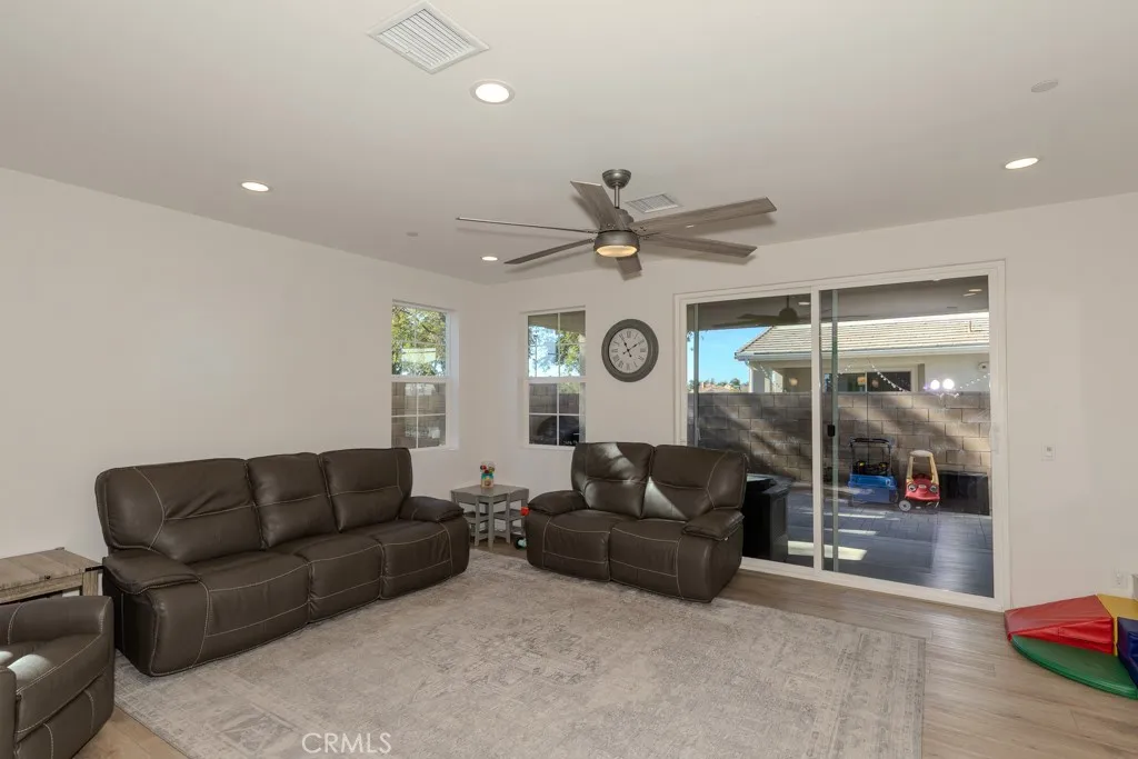 7082 Mallow Drive 2, Fontana, California 92336 home-pic-14