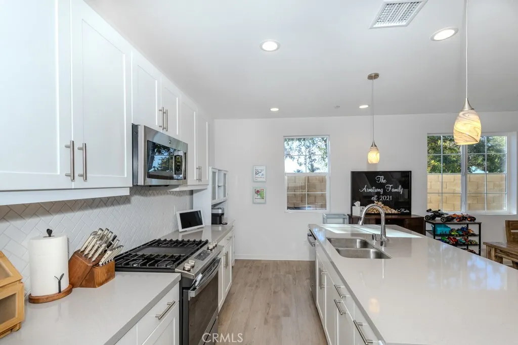 7082 Mallow Drive 2, Fontana, California 92336 home-pic-21