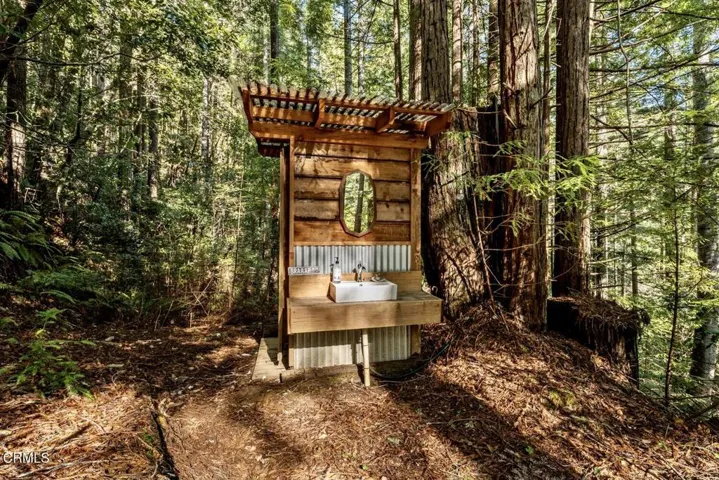 Art Studio Outdoor Sink