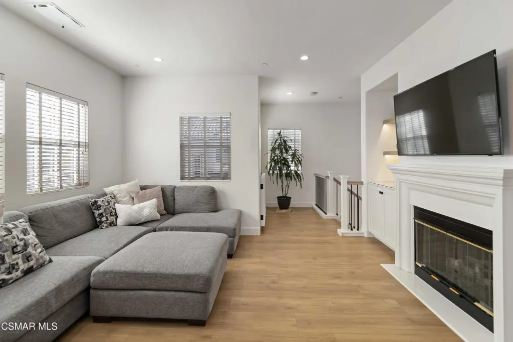 212 Via Antonio, Newbury Park, California 91320 home-pic-4