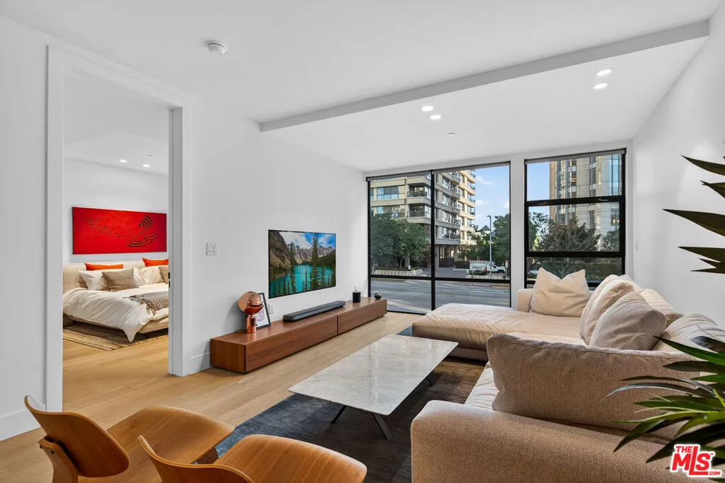 10777 Wilshire Boulevard 208, Los Angeles, California 90024 home-pic-10