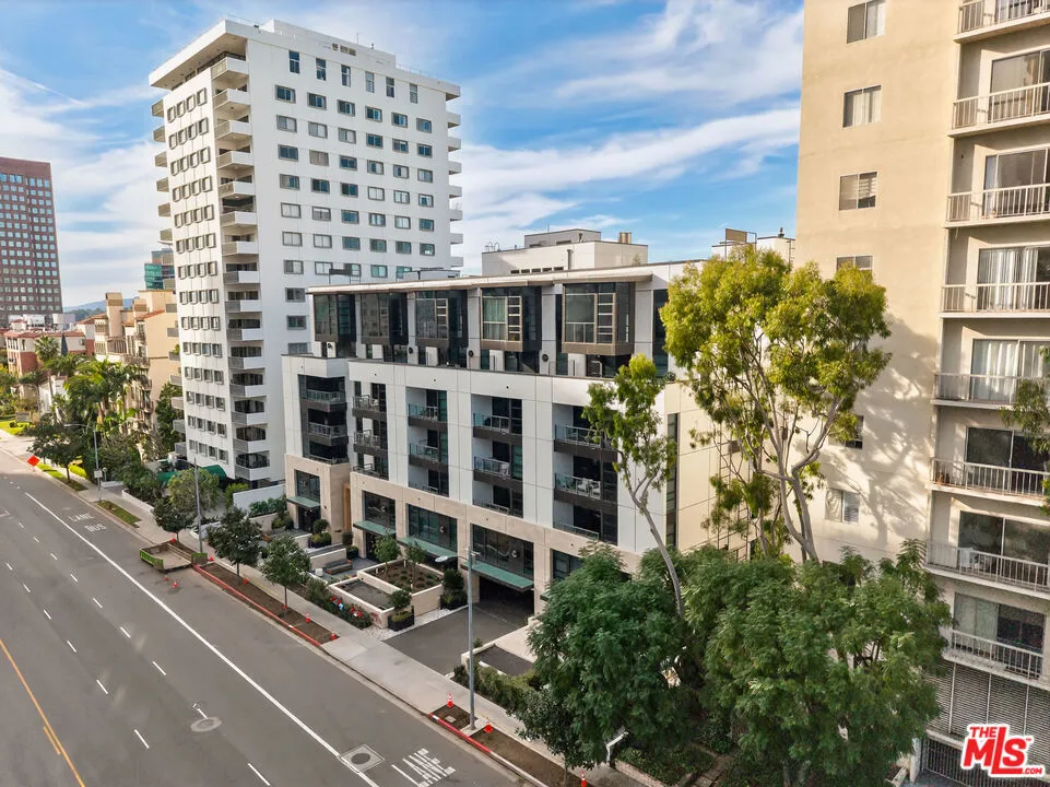 10777 Wilshire Boulevard 208, Los Angeles, California 90024 home-pic-39
