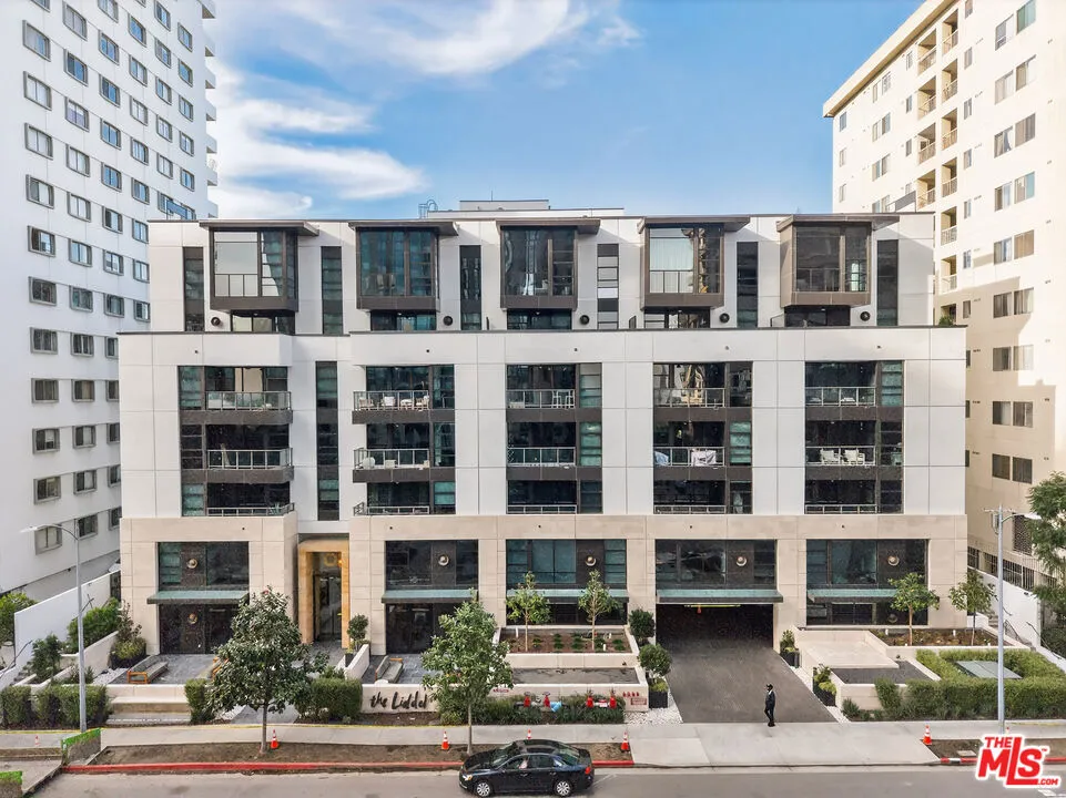10777 Wilshire Boulevard 208, Los Angeles, California 90024 home-pic-2