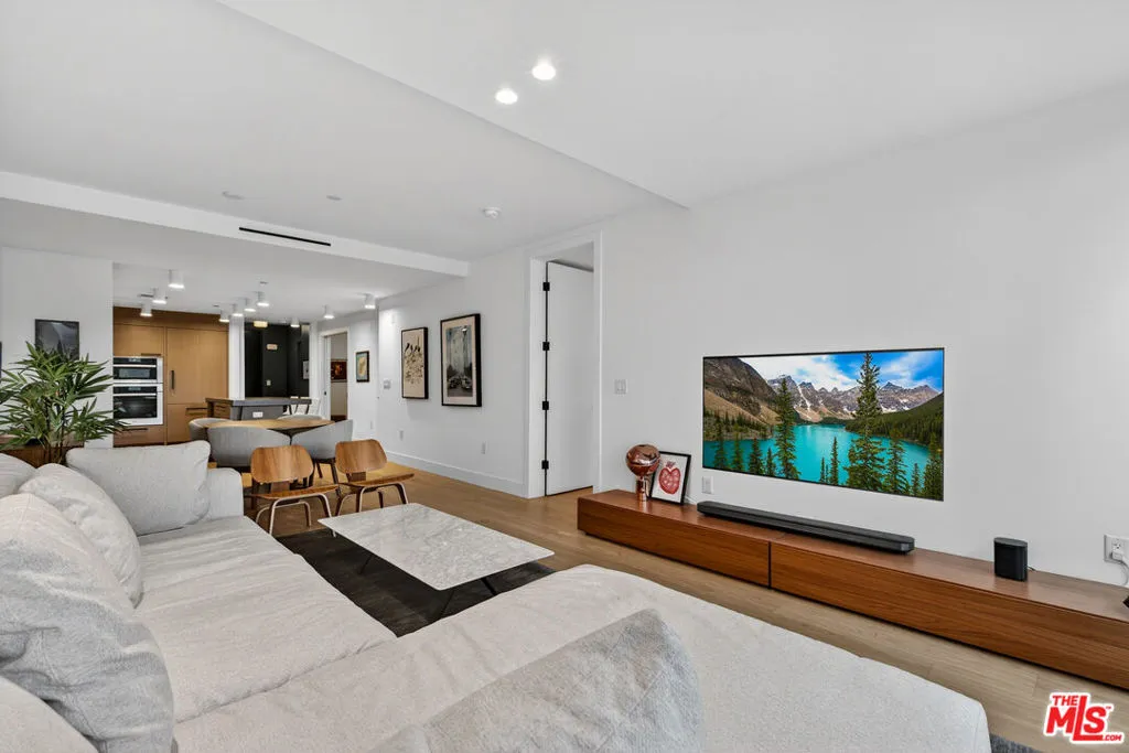10777 Wilshire Boulevard 208, Los Angeles, California 90024 home-pic-12
