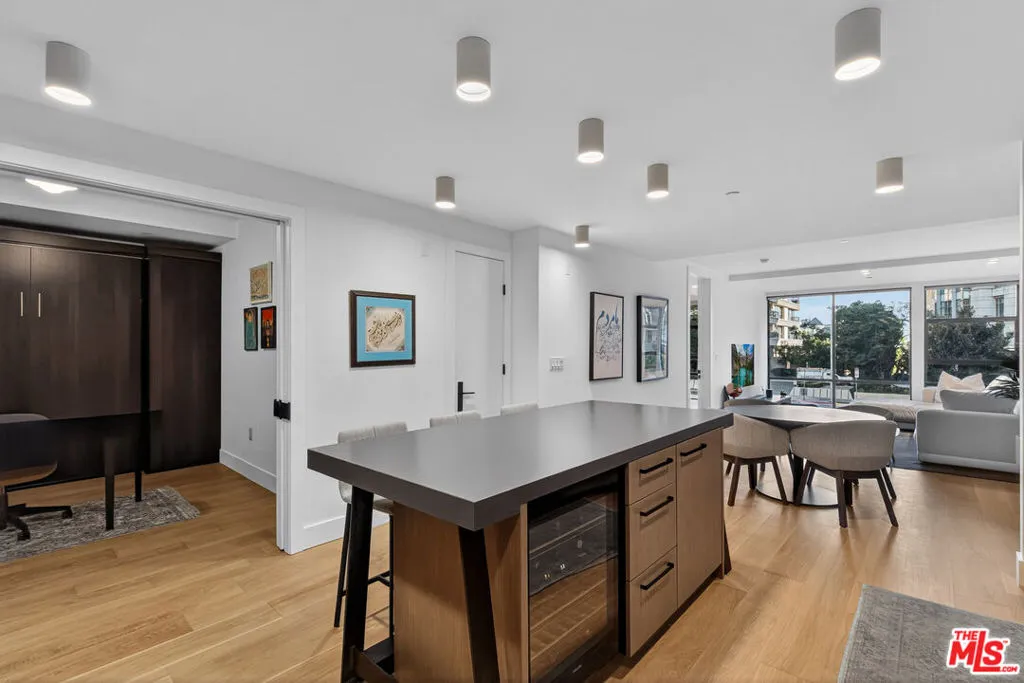 10777 Wilshire Boulevard 208, Los Angeles, California 90024 home-pic-3